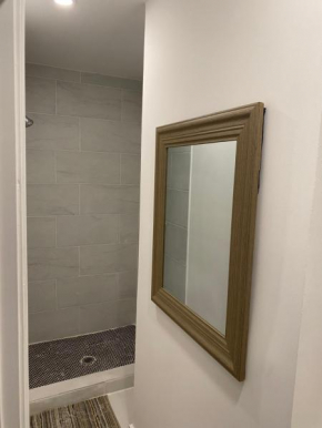 New Sophisticated Suite With Brand New bathroom, Free Parking